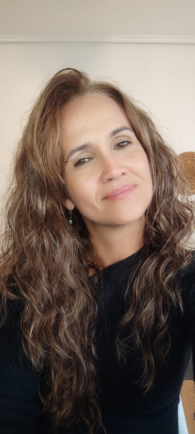 Carin, profesora de Pilates y movimiento consciente para mujeres de más de 45 años