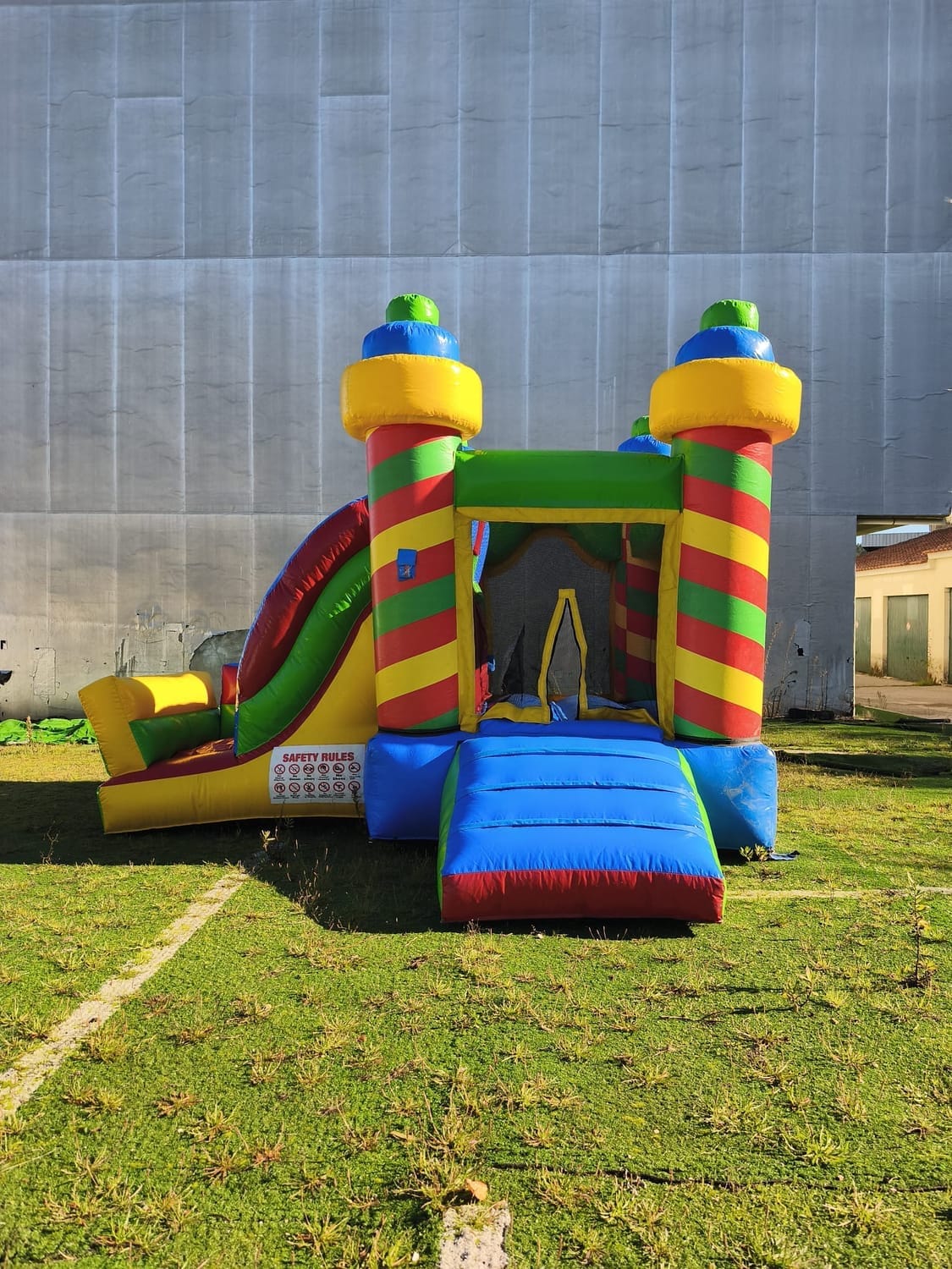 Insuflável Circus com escorrega para festas infantis