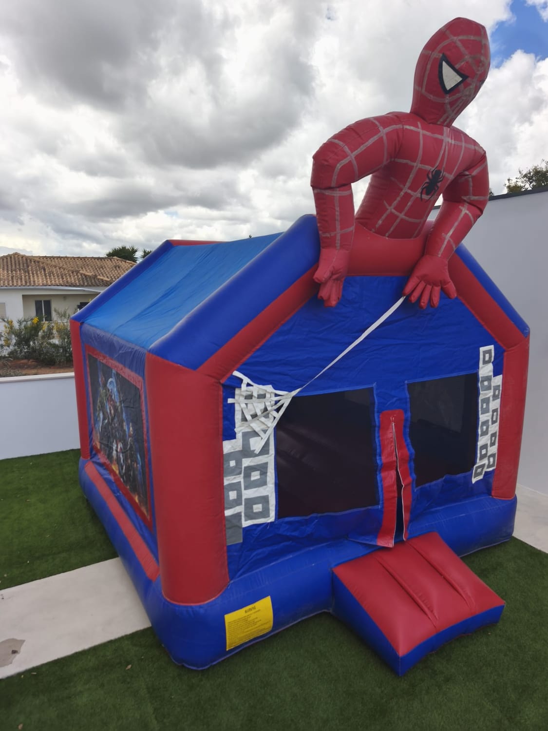 Insuflável Homem-Aranha para festas infantis