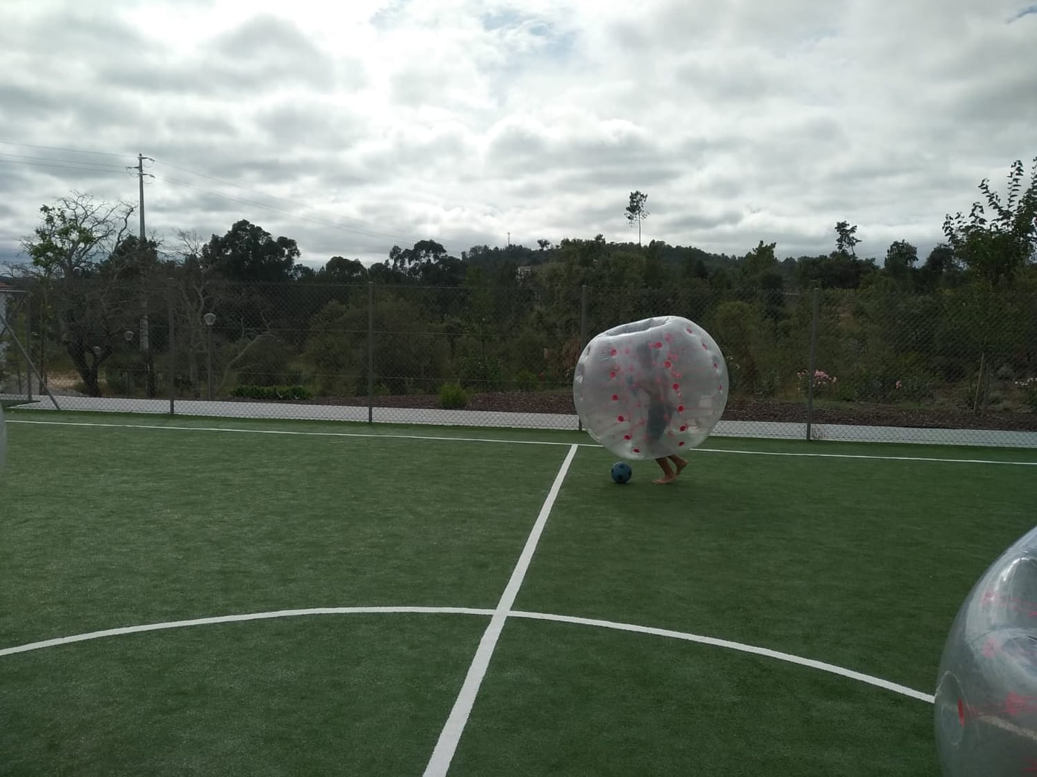 Futebol com Zorb Balls