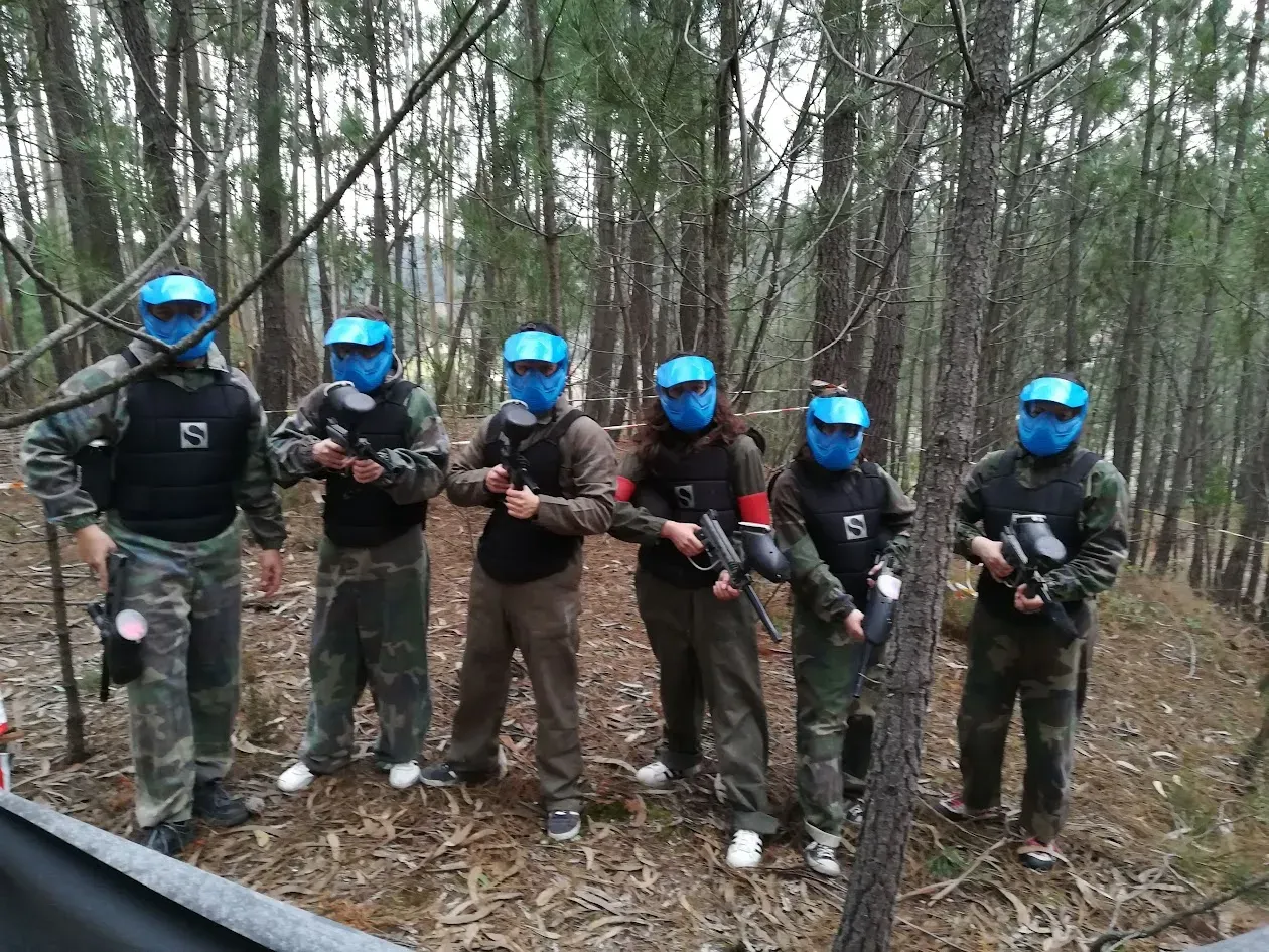 Grupo equipado para jogar Paintball com a animaNeventos