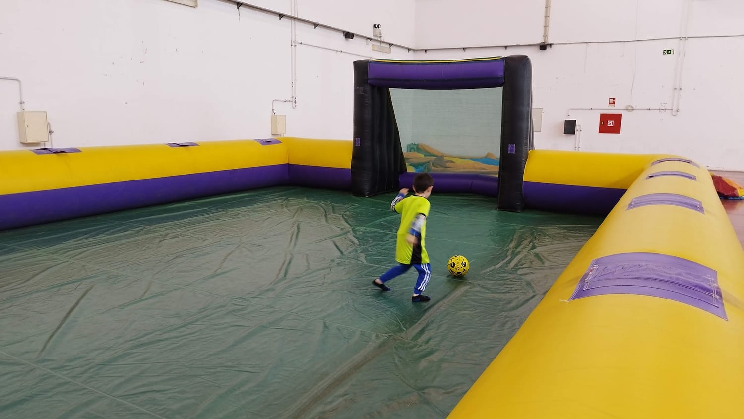 Participantes num jogo de Matraquilhos Humanos