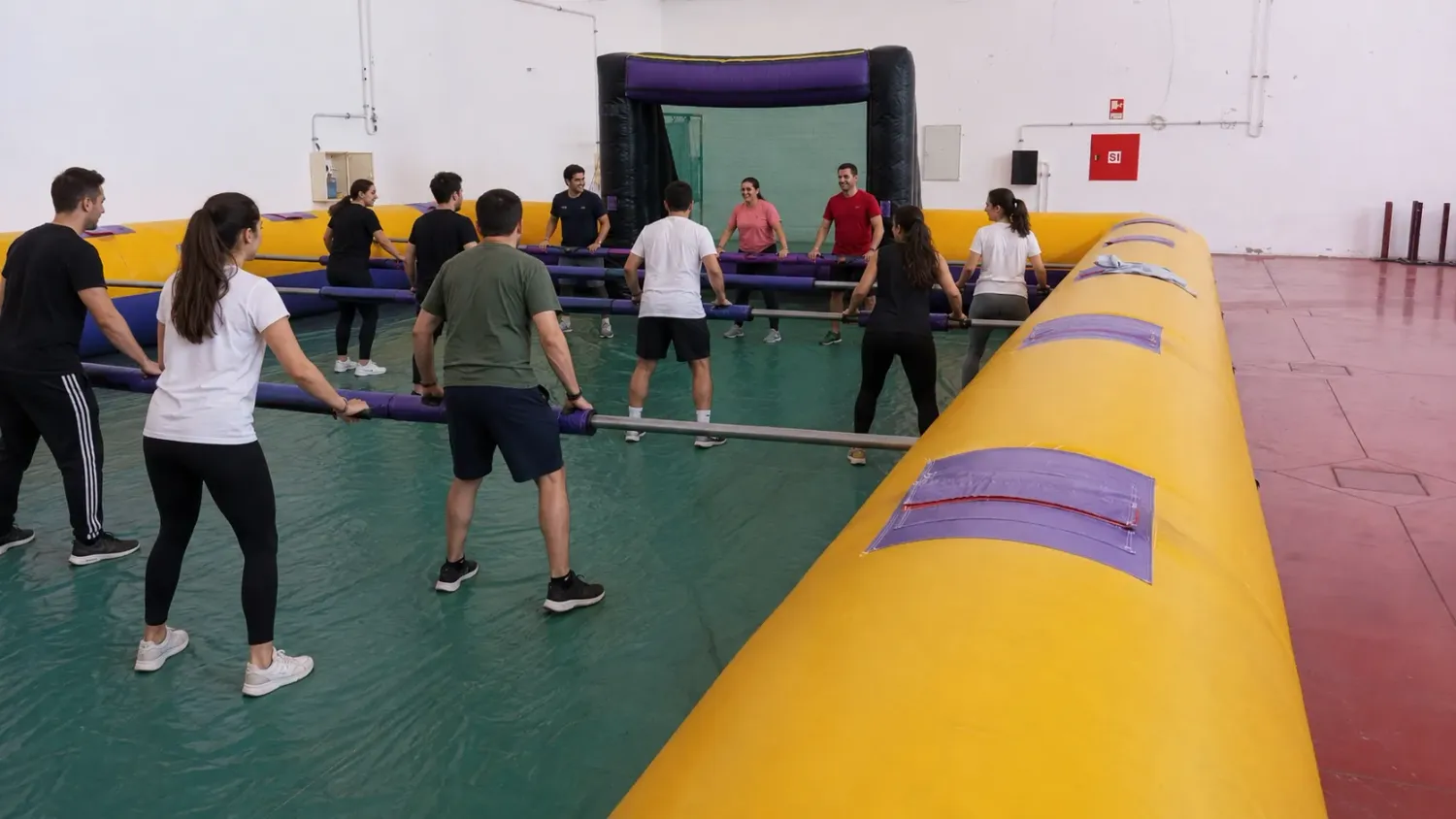 Campo de Matraquilhos Humanos para festas e atividades de equipa