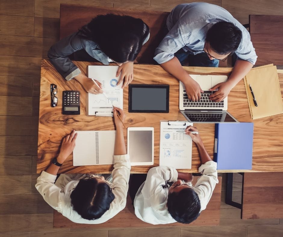 💡Criamos campanhas de alta performance no Google Ads e Meta Ads para gerar leads e vendas qualificadas, aumentando o seu faturamento e posicionando a sua marca à frente dos concorrentes.  💡Analisamos cada euro investido para garantir um ROI positivo e mensurável, eliminando o risco do seu investimento e mostrando o retorno em tempo real.  💡Desenvolvemos e otimizamos o seu e-commerce com foco em conversão e experiência de compra, transformando visitantes em clientes fiéis.  💡Assumimos toda a gestão, desde a criação da estratégia até a otimização diária das suas campanhas. Você foca no seu negócio, e nós focamos nos seus resultados.