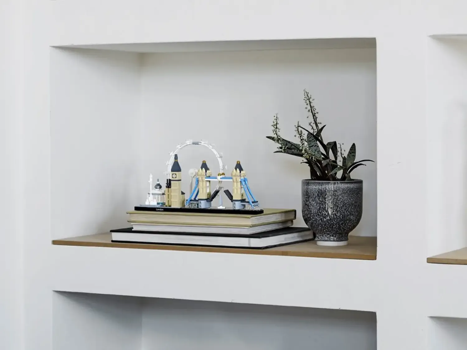 minimalist design of the architectural LEGO set of the London skyline