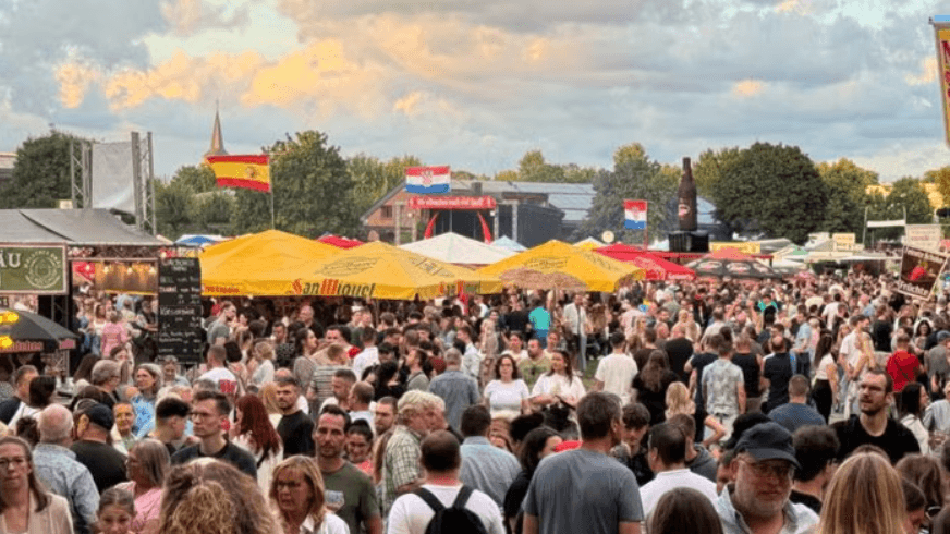 Bonn Bier Börse - Crowd of people. CRAP H3 - Combined Rhine Area Pack
