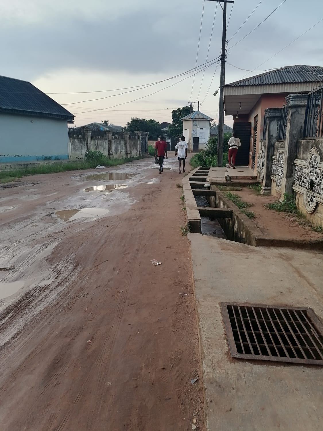 Kohtalaisessa kunnossa olevaa tietä Otassa