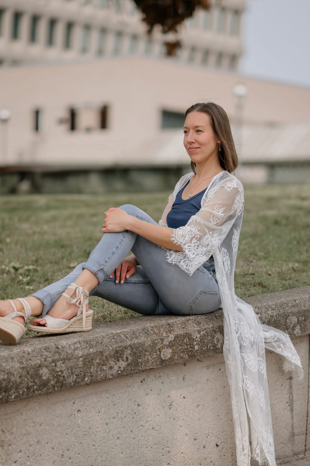 Coach in pink velvet dress in nature