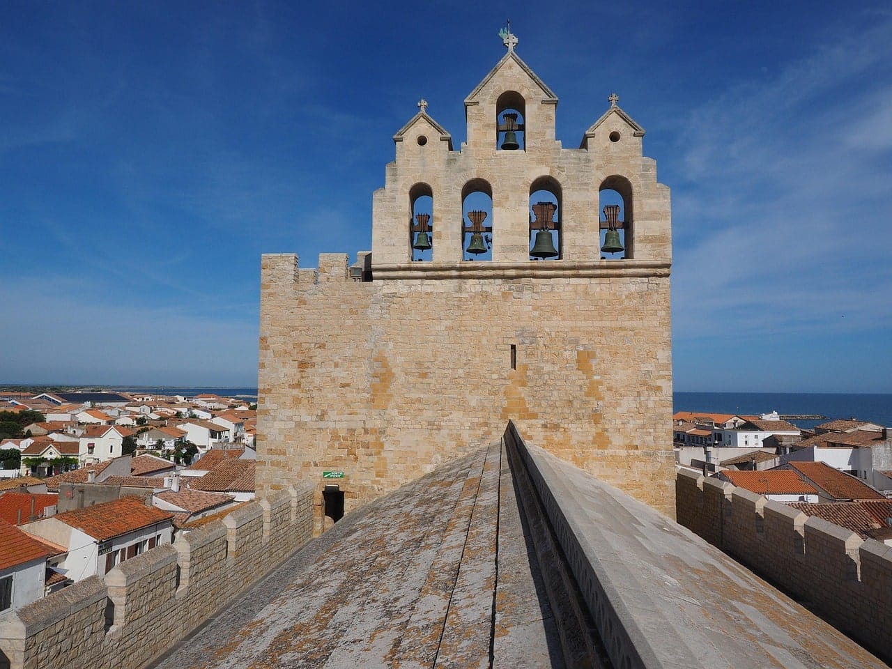 Église Forteresse Sainte Marie De La Mer
