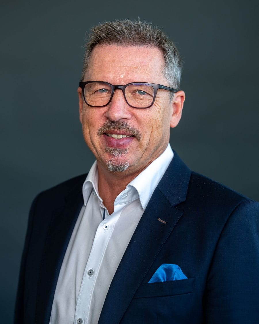 Dr. Volker Karuth