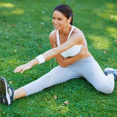 امرأة رشيقة تمارس الرياضية