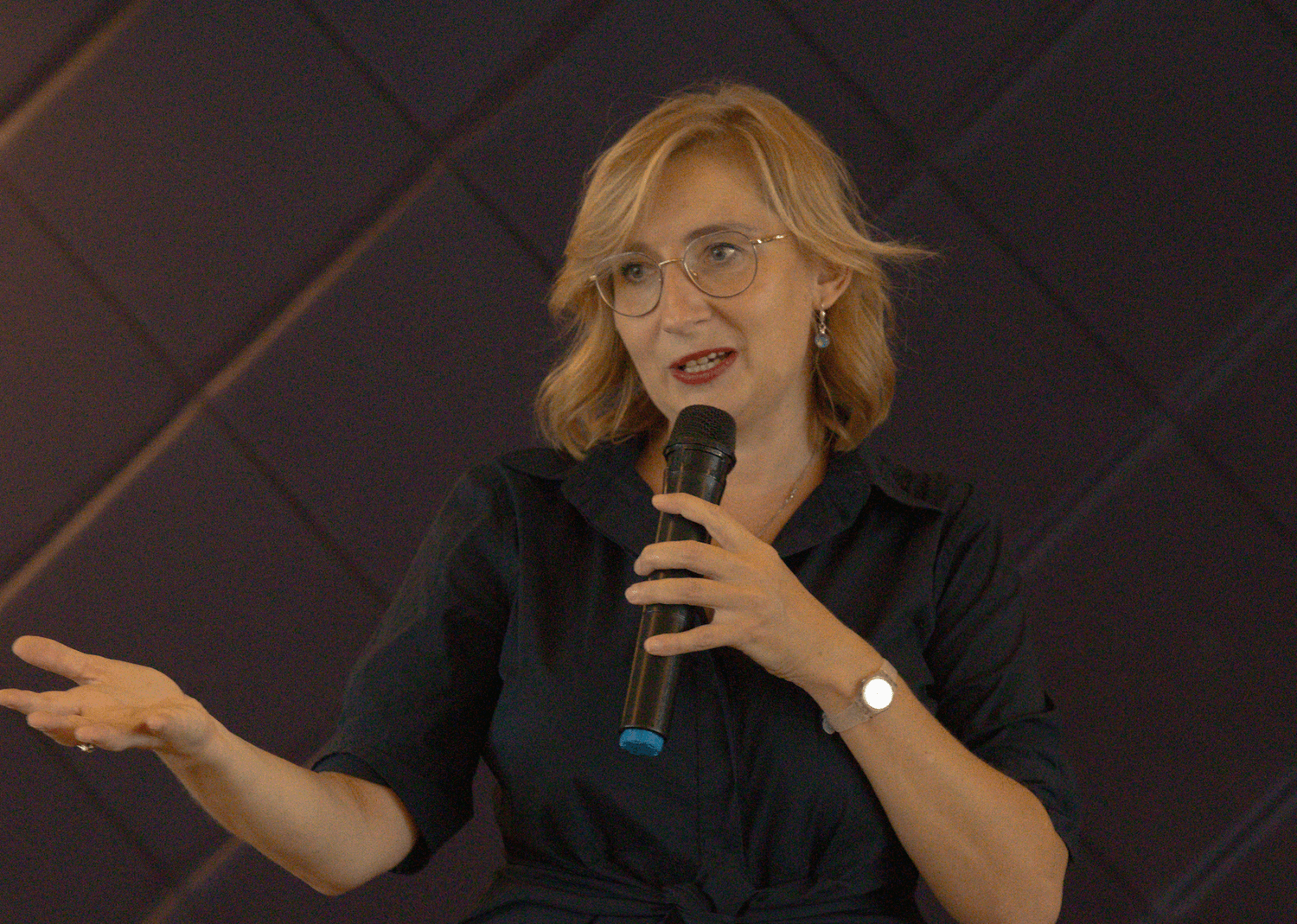 Dr. Ewa Pluciennicka speaking at an event