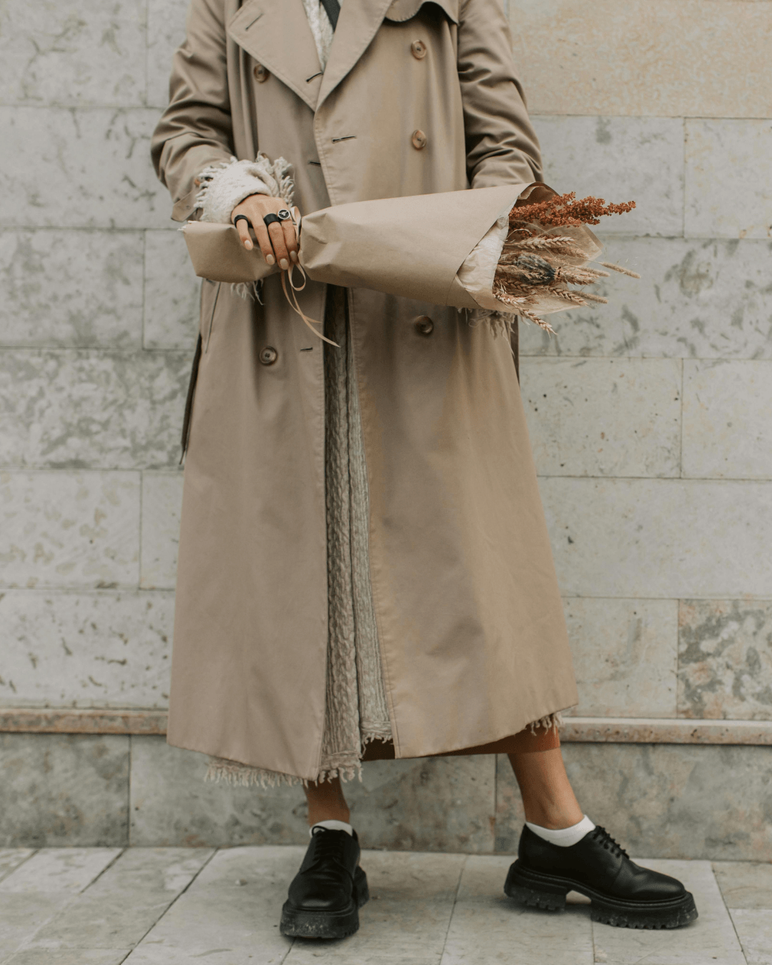 outfit femme tendance trench