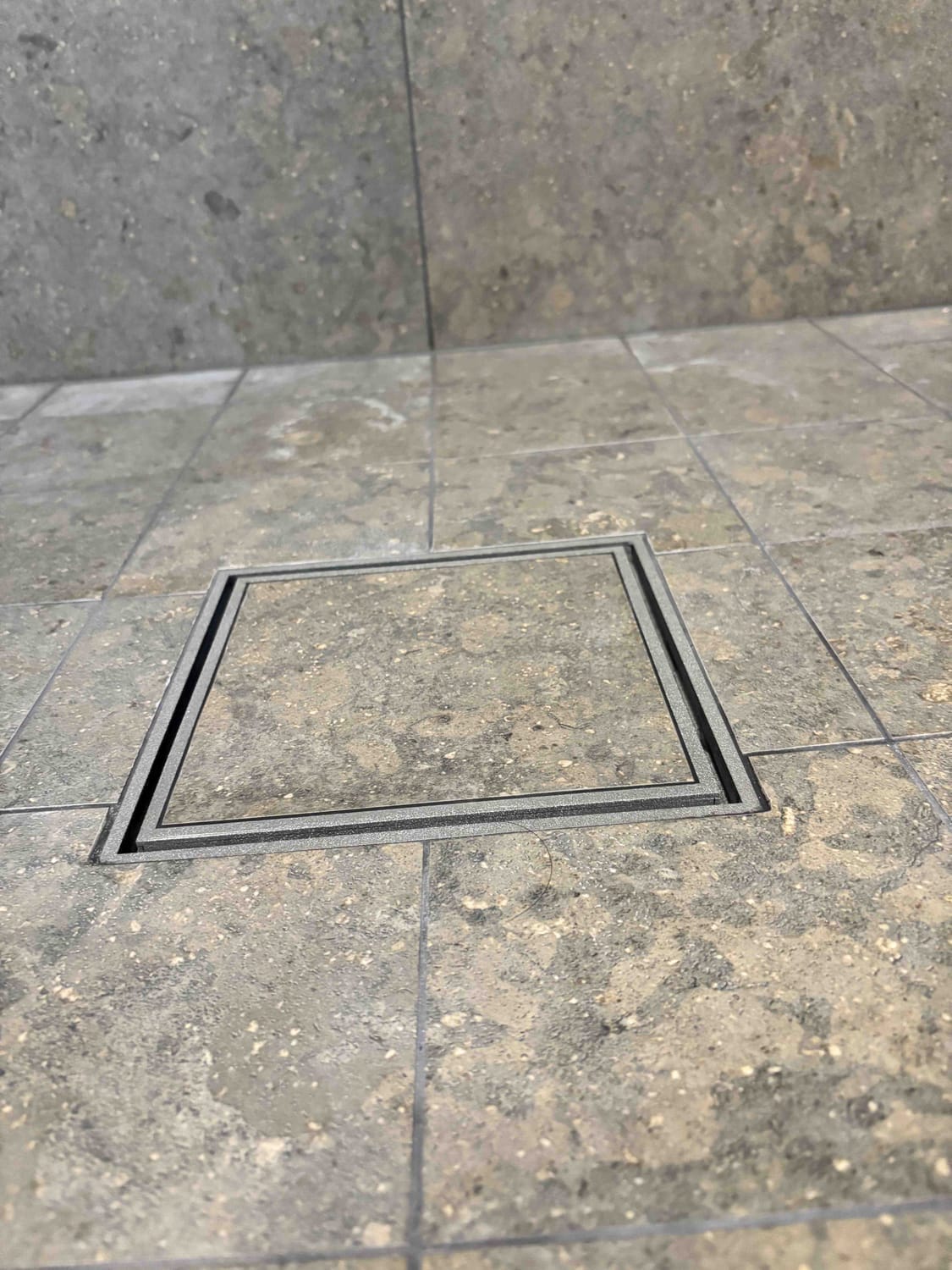 Golvbrunnsil Tile-in frame 200 brushed