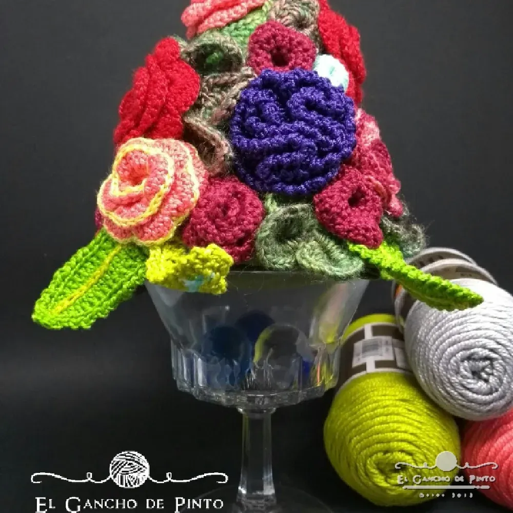 copa decorada a ganchillo hecho a mano