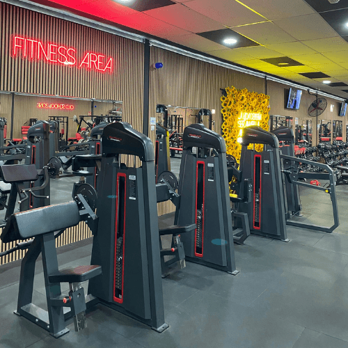Sala de musculación y máquinas de Dragon's Club
