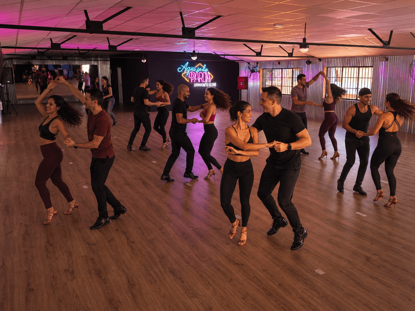 Clase de baile en Dragon's Club
