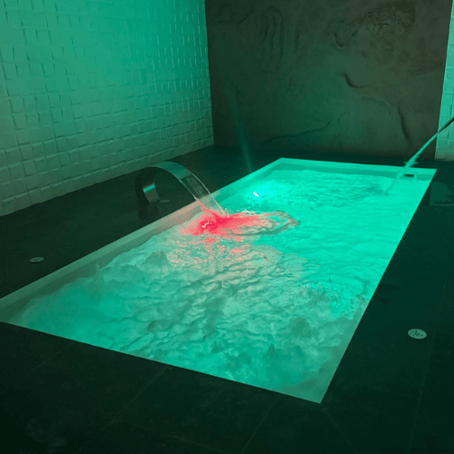 Piscina spa y jacuzzi de Dragon's Club