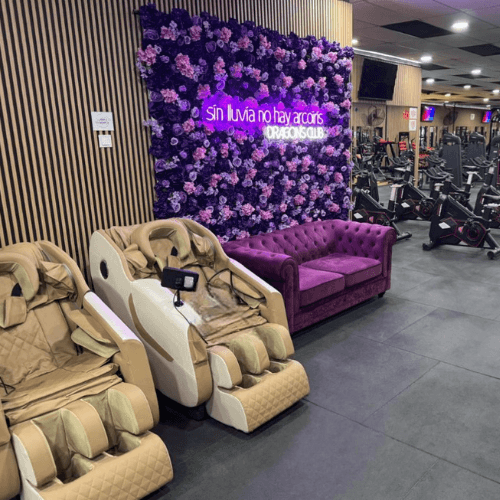 Sillones de masaje y zona de relajación de Dragon's Club