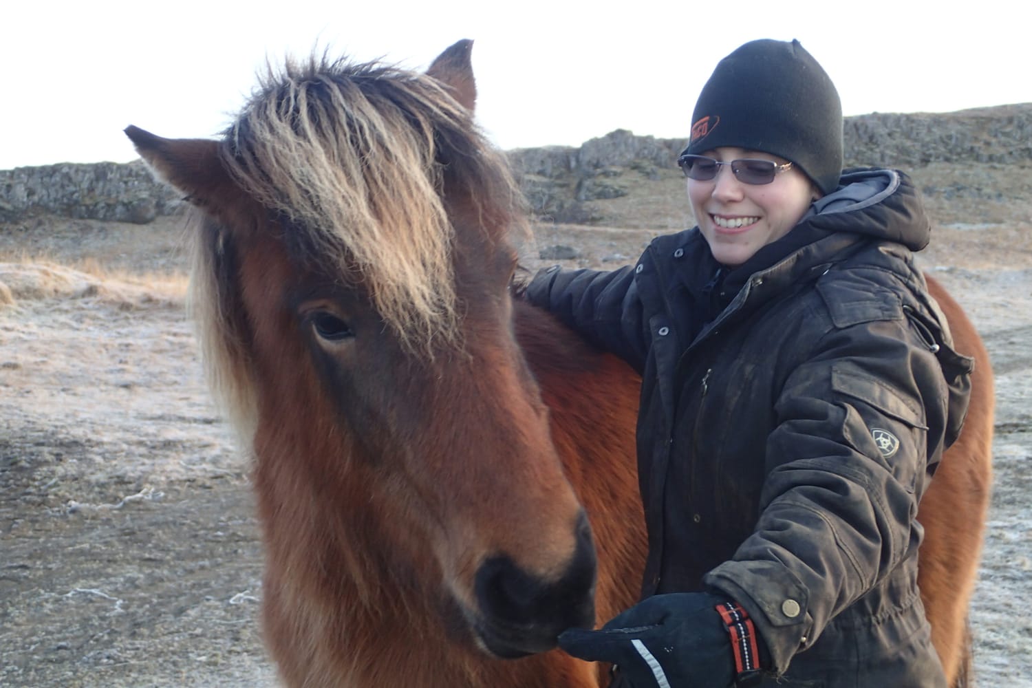 A glance, a breath, a touch, Aurore and the filly get used to each other in mutual, serene listening.