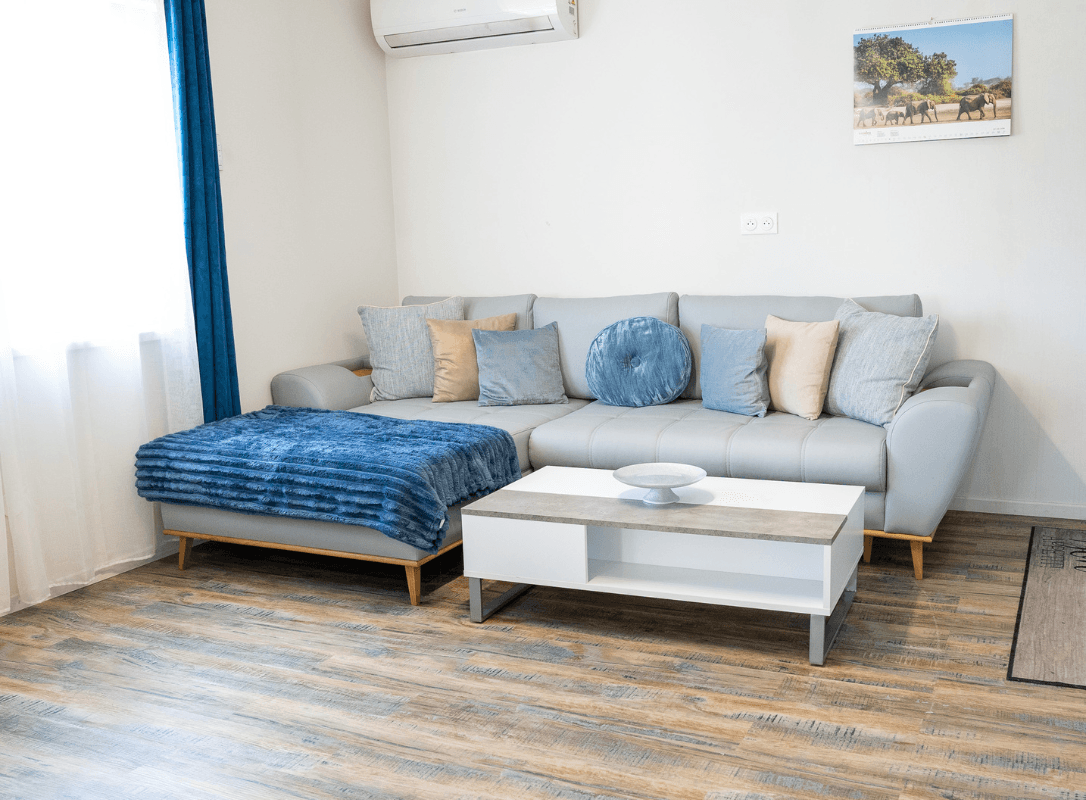 photo du coin salon de l'appartement "La Marine"