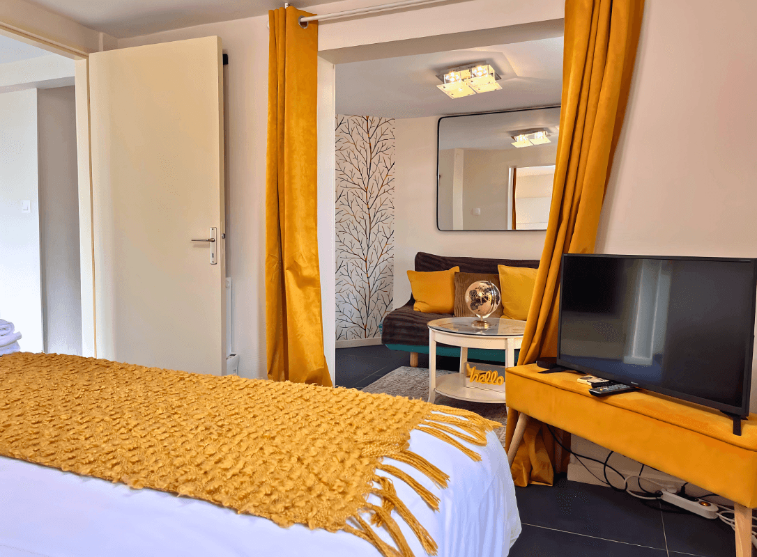 Vue sur le salon de l'appartement "La Sunny Suite"