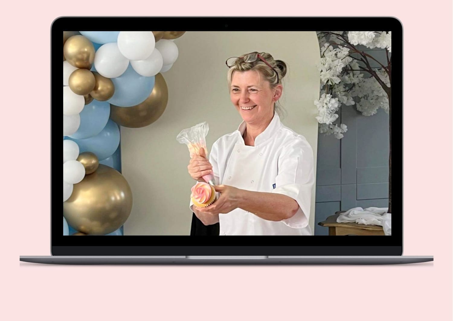Online cake decorating classes with Sharon Burchall — step-by-step cake decorating tutorials and baking classes for beginners. Learn at your own pace from home using any device, with simple cake decorating techniques and home baking skills.