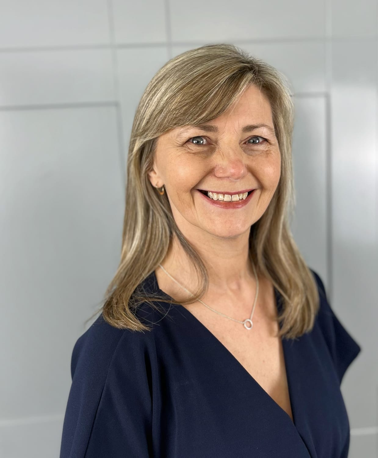 Sharon Burchall, founder of Sharon Burchall Cake Studio — teaching simple, approachable cake decorating and baking techniques so beginners and home bakers can create with confidence.