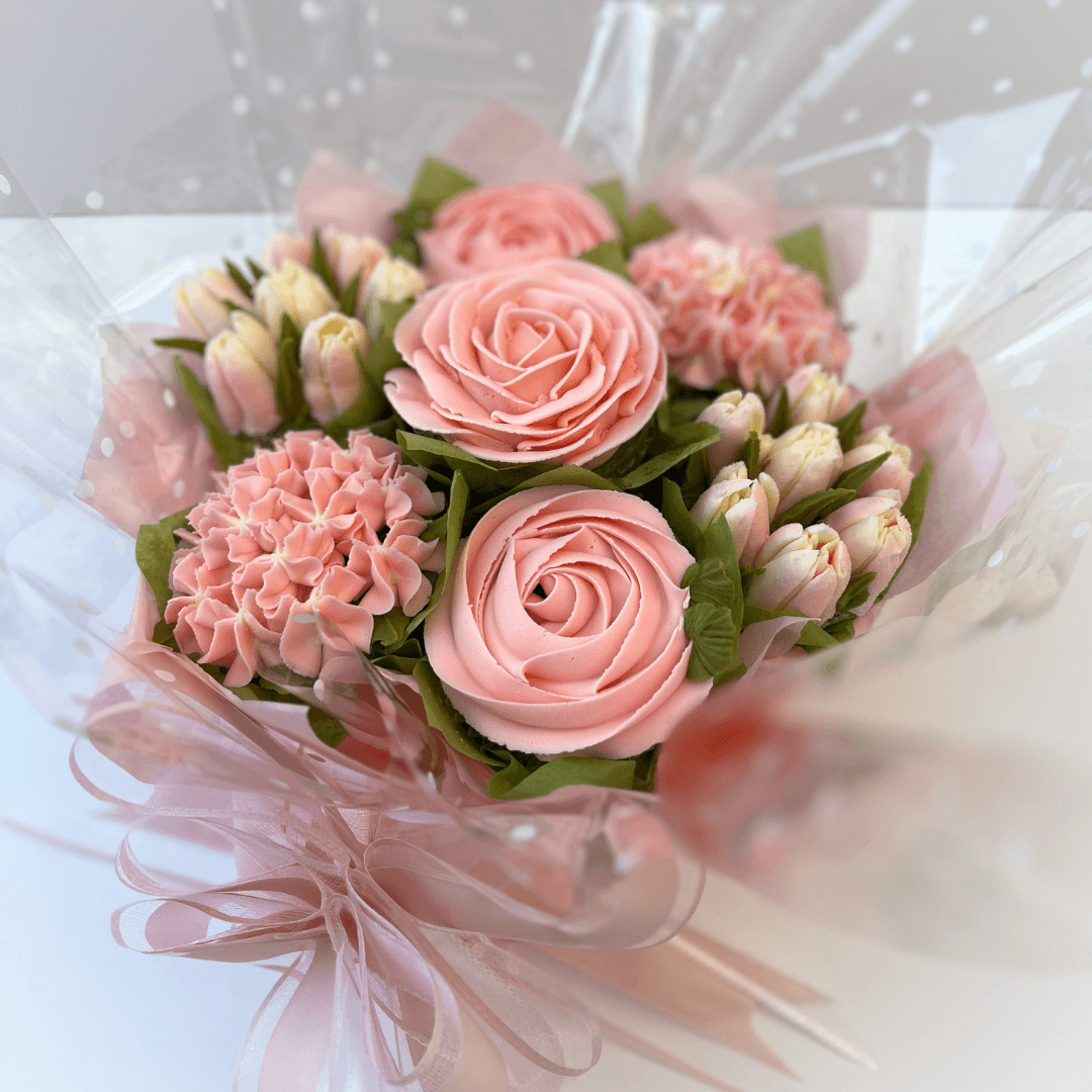 Beginners Cupcake Bouquet Class – pink buttercream flower cupcakes by Sharon Burchall Cake Studio