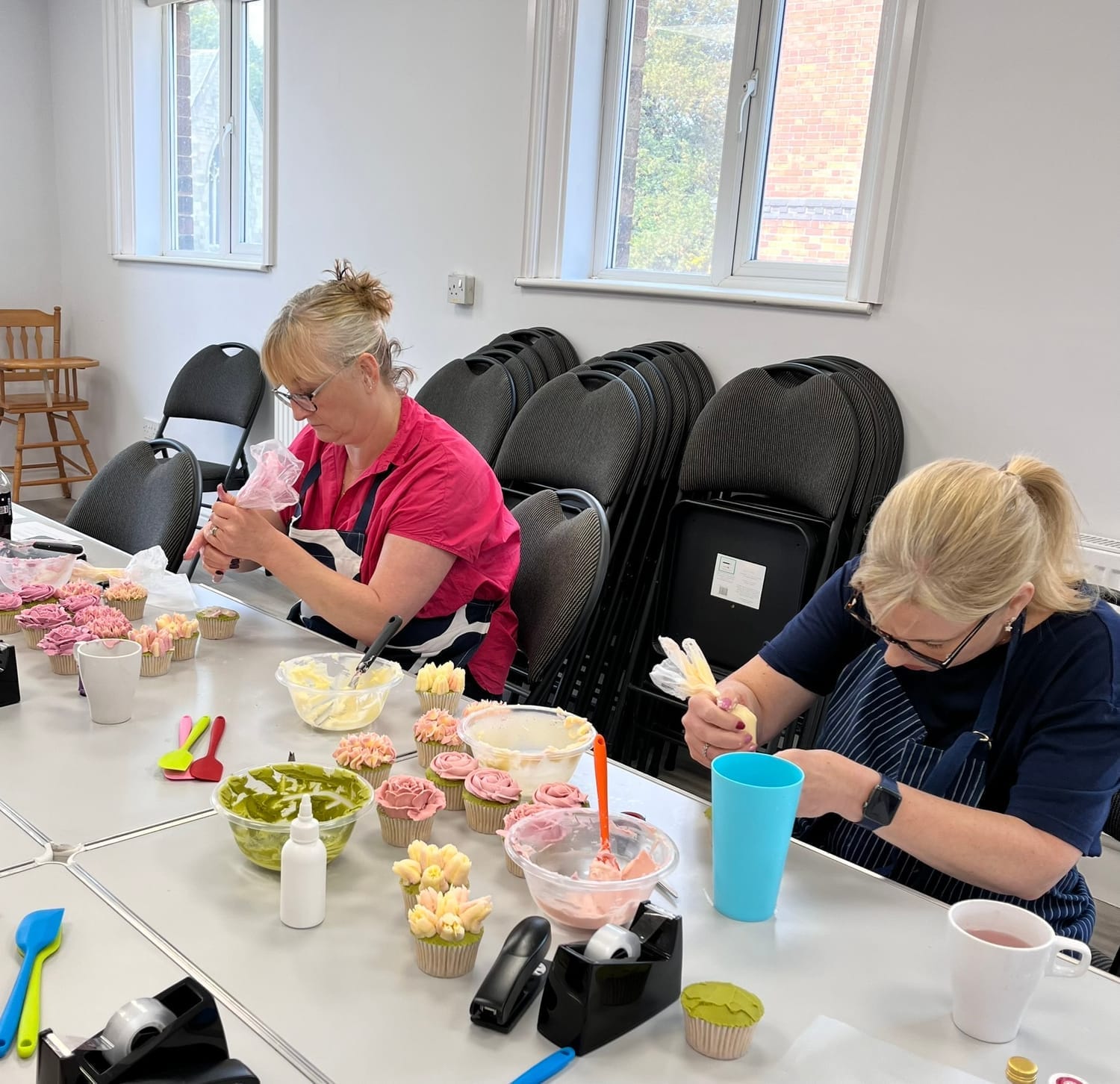 Students piping buttercream flowers during a Beginners Cupcake Bouquet Class with Sharon Burchall Cake Studio