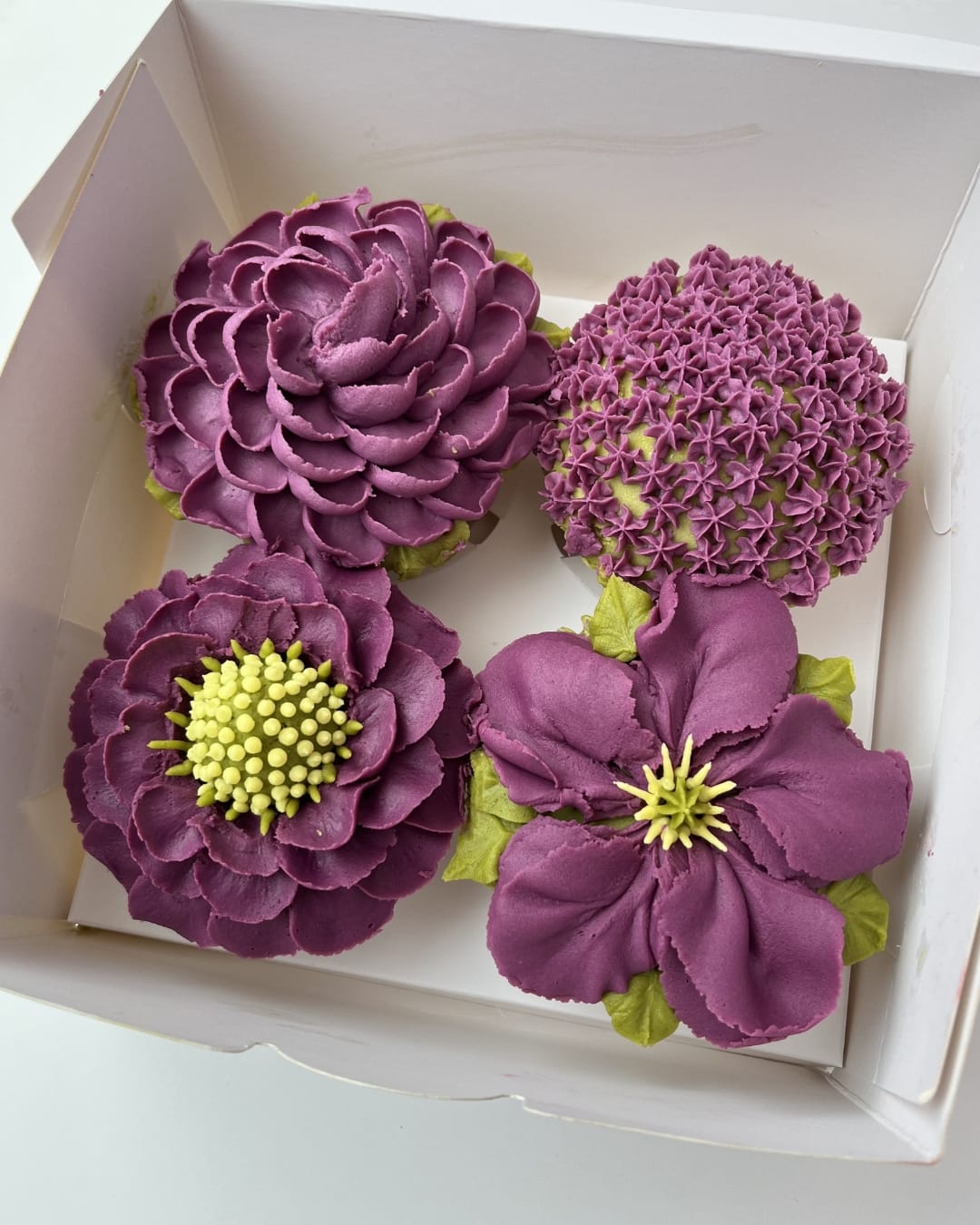 Festive cupcakes decorated with buttercream swirls and edible toppers from Sharon Burchall’s Christmas Cupcake Class.