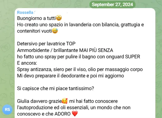 Messaggio di Rossella nel gruppo: detersivo per lavatrice, ammorbidente, spray bagno, siero viso, mi piace tantissimo