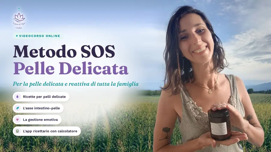 Copertina del video-corso Metodo SOS Pelle Delicata con Giulia che tiene in mano un vasetto di crema