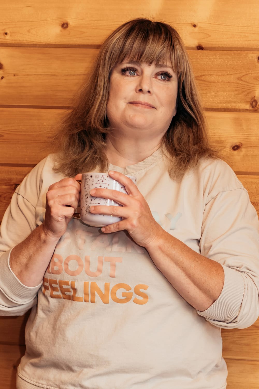 sit practitioner holding a tea