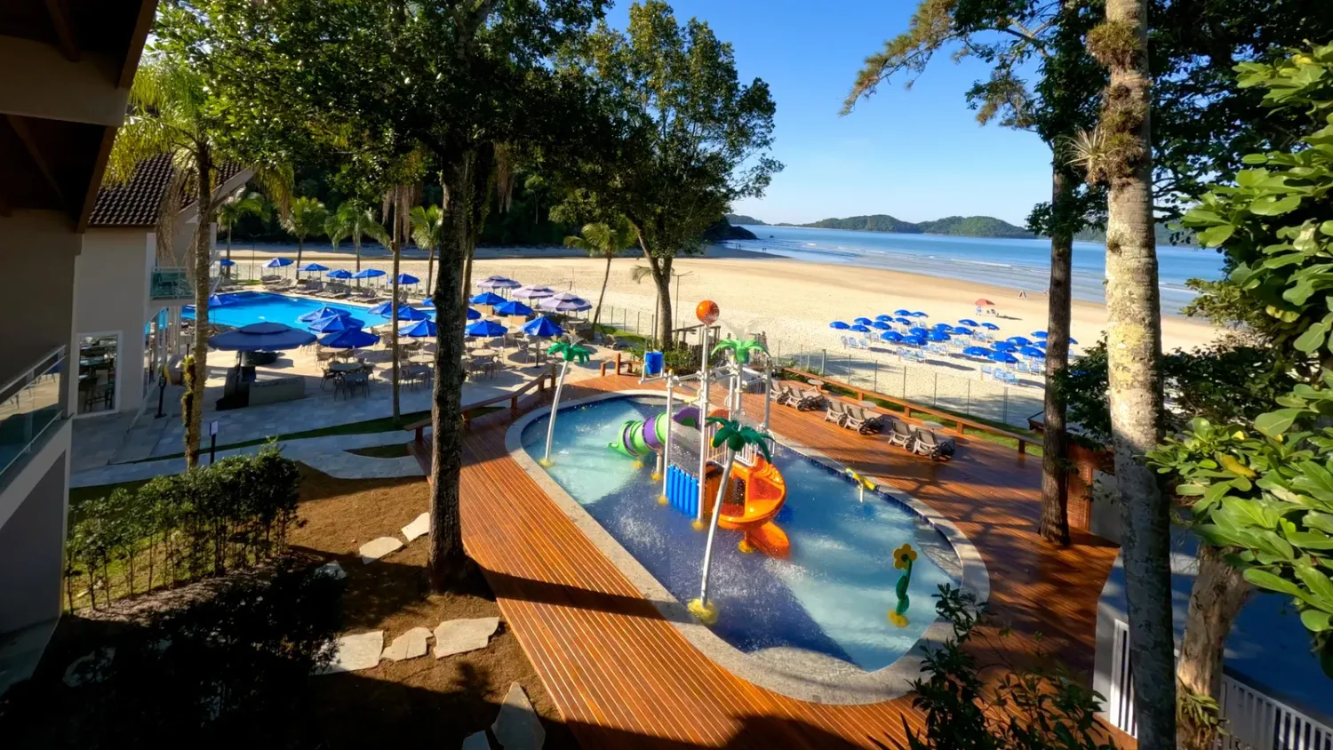 Parque aquático infantil à beira-mar no Beach Hotel Juquehy