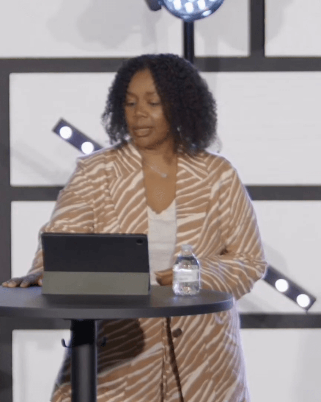 Tonja Willis preaching