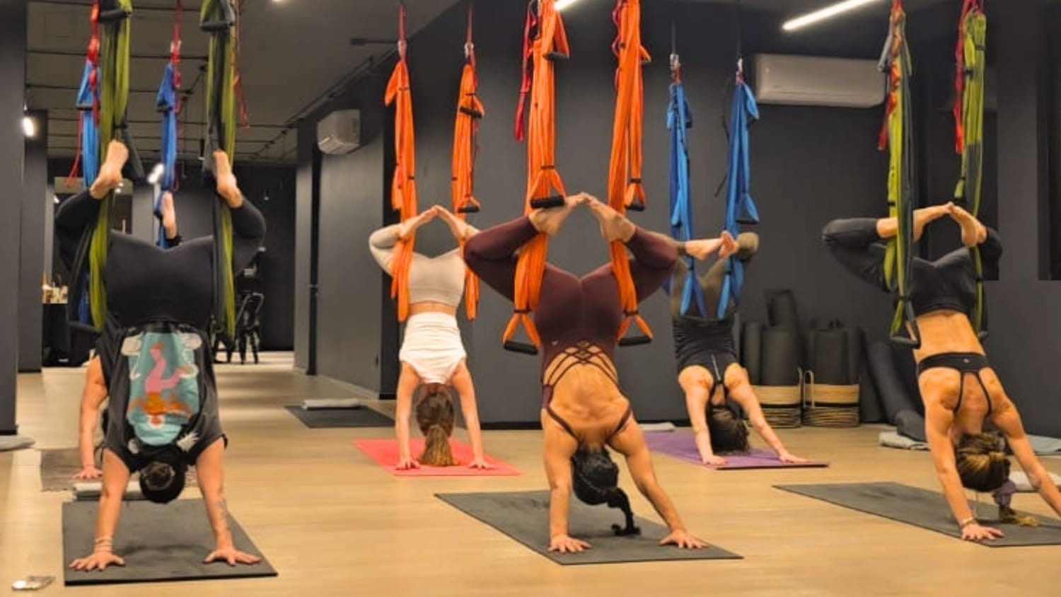 Clase presencial de AeroYoga® multininivel en Barrio Italia, Santiago de Chile