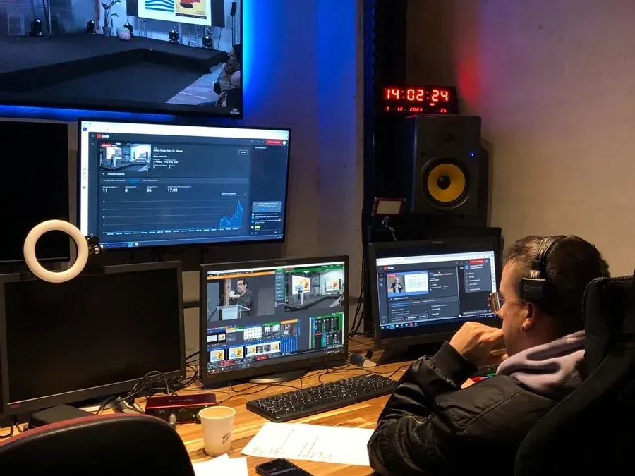 Dani Carballo realizando en directo