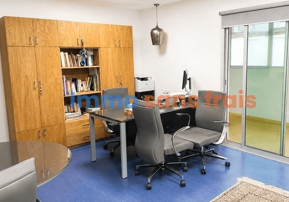 Bureau à louer de 50 m² avec balcon à Maârif