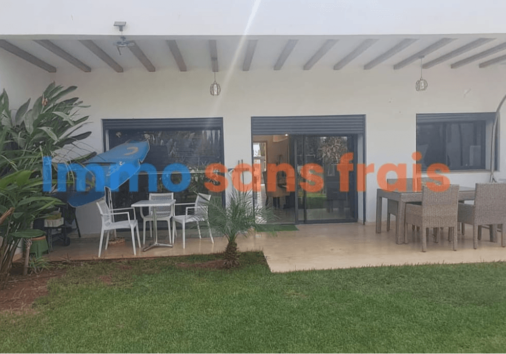 Villa à vendre de 250 m² habitables avec jardin à Victoria