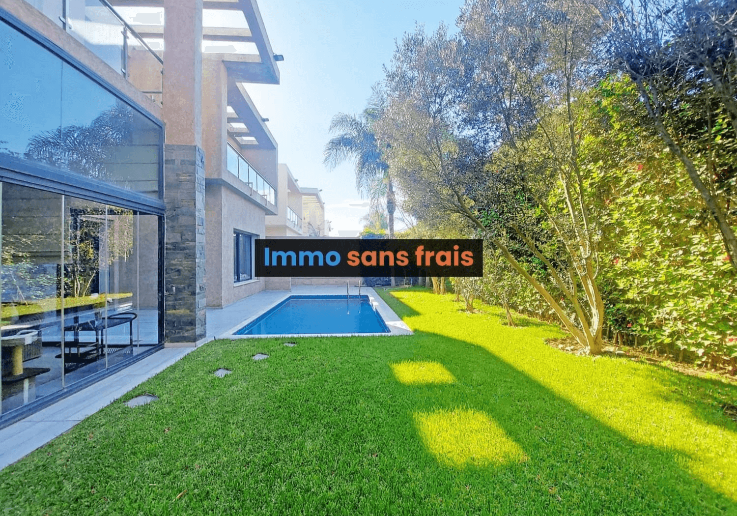 Villa de 600 m² construits avec balcon à Bouskoura — Bouskoura