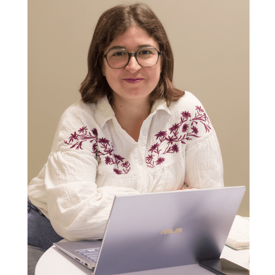 Moi studieuse deavant un ordinateur