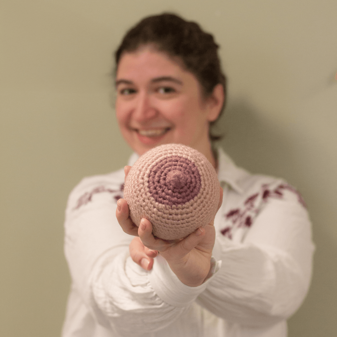 Moi sui montre un sein en tricot 