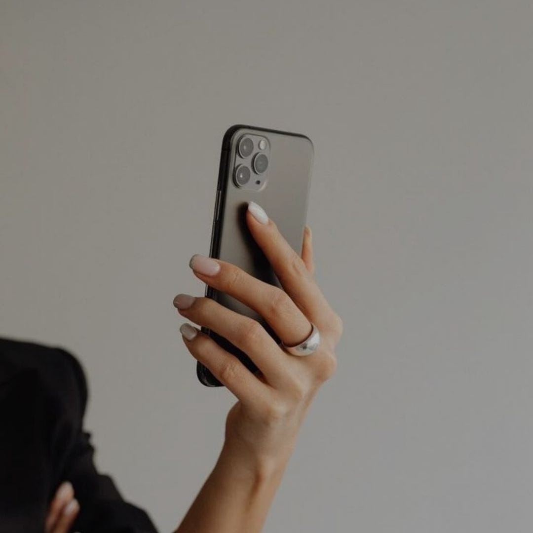 a freelance social media consultant researching mobile marketing trends 