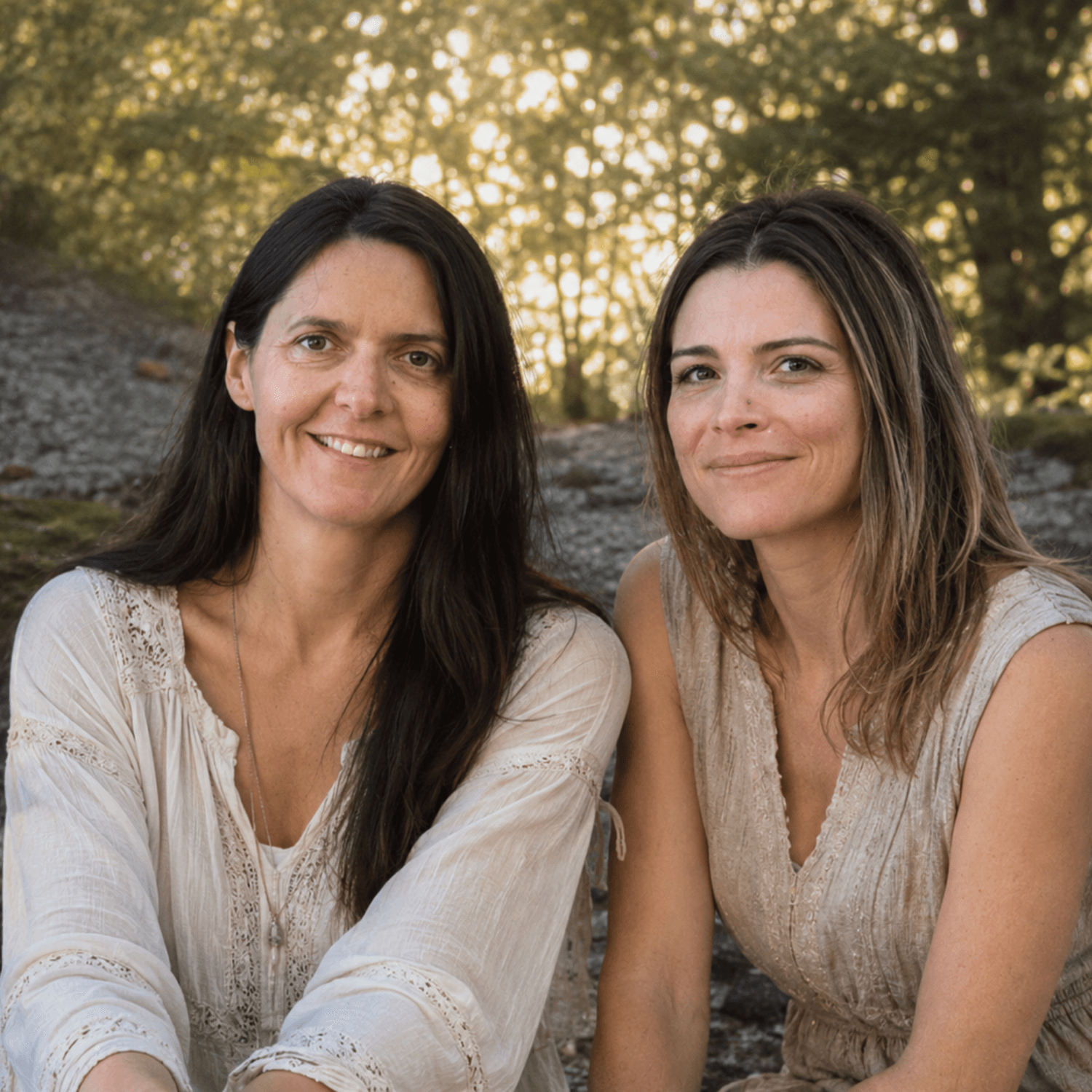 Sophie et Anne-Sophie de Lézâmso dans un cadre naturel