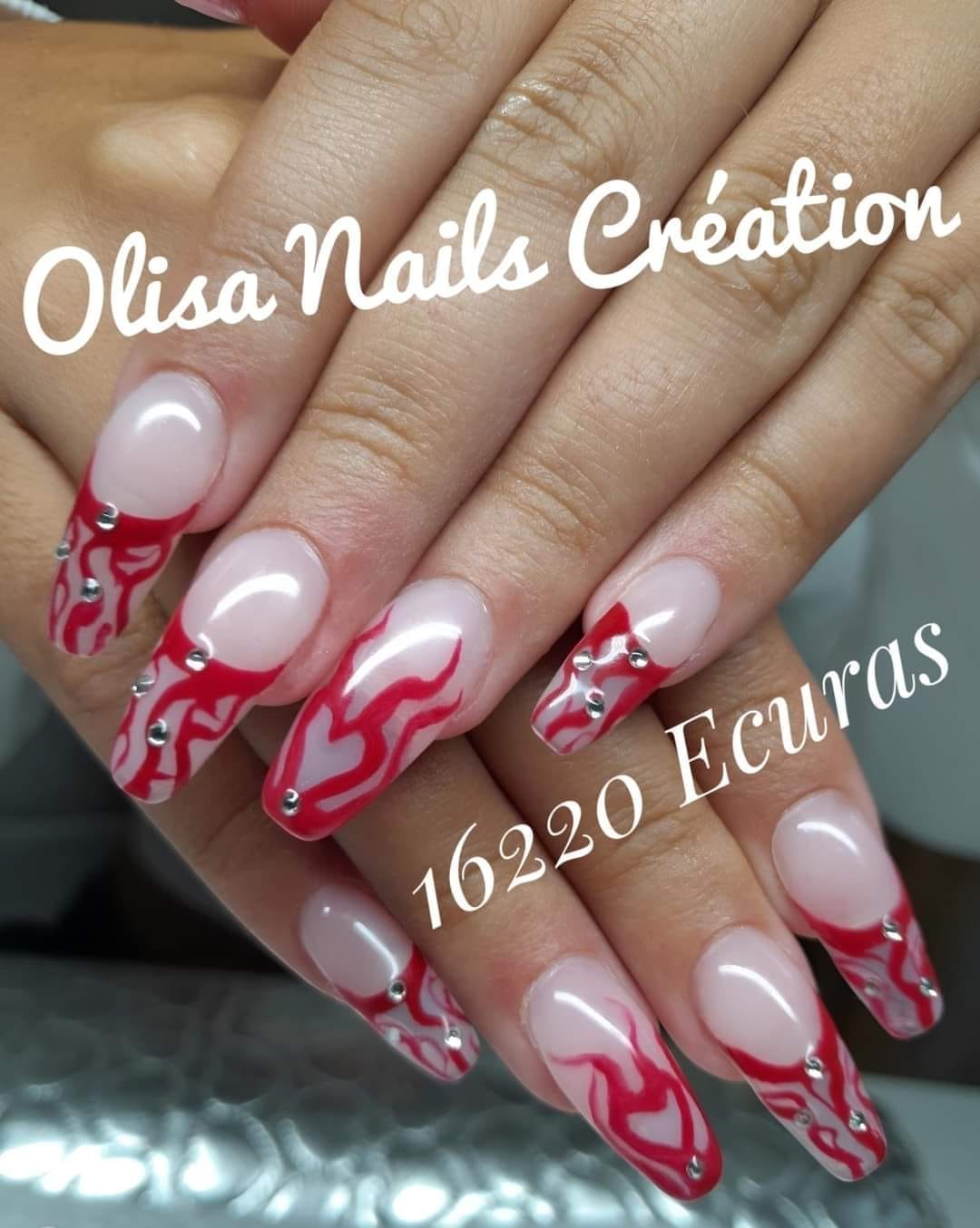 Pose d'ongles artistiques avec dégradé rose et violet, nail art réalisée par Olisa Nails Création à 16220 Écuras