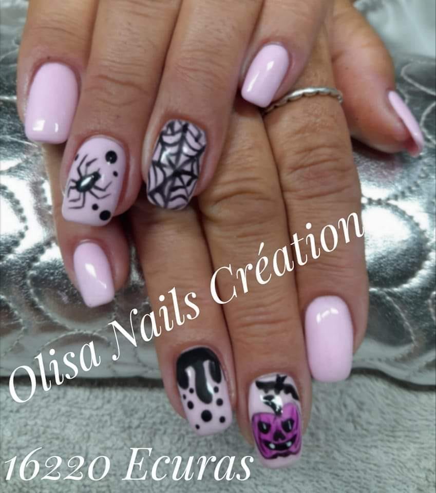 Ongles original Halloween Girly rose et noir araignée toile