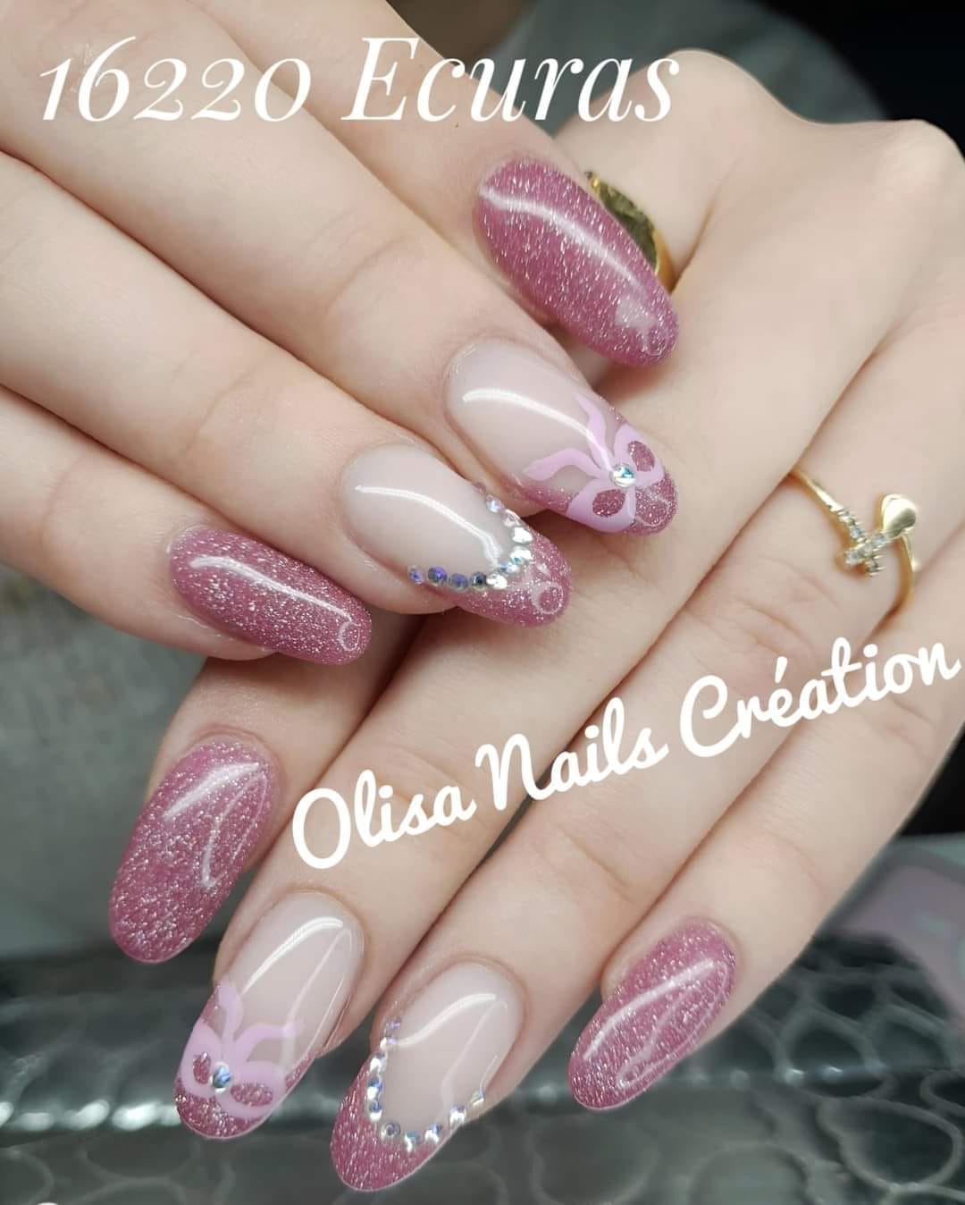Ongles douceur câline rose french manucure paillettes et strass