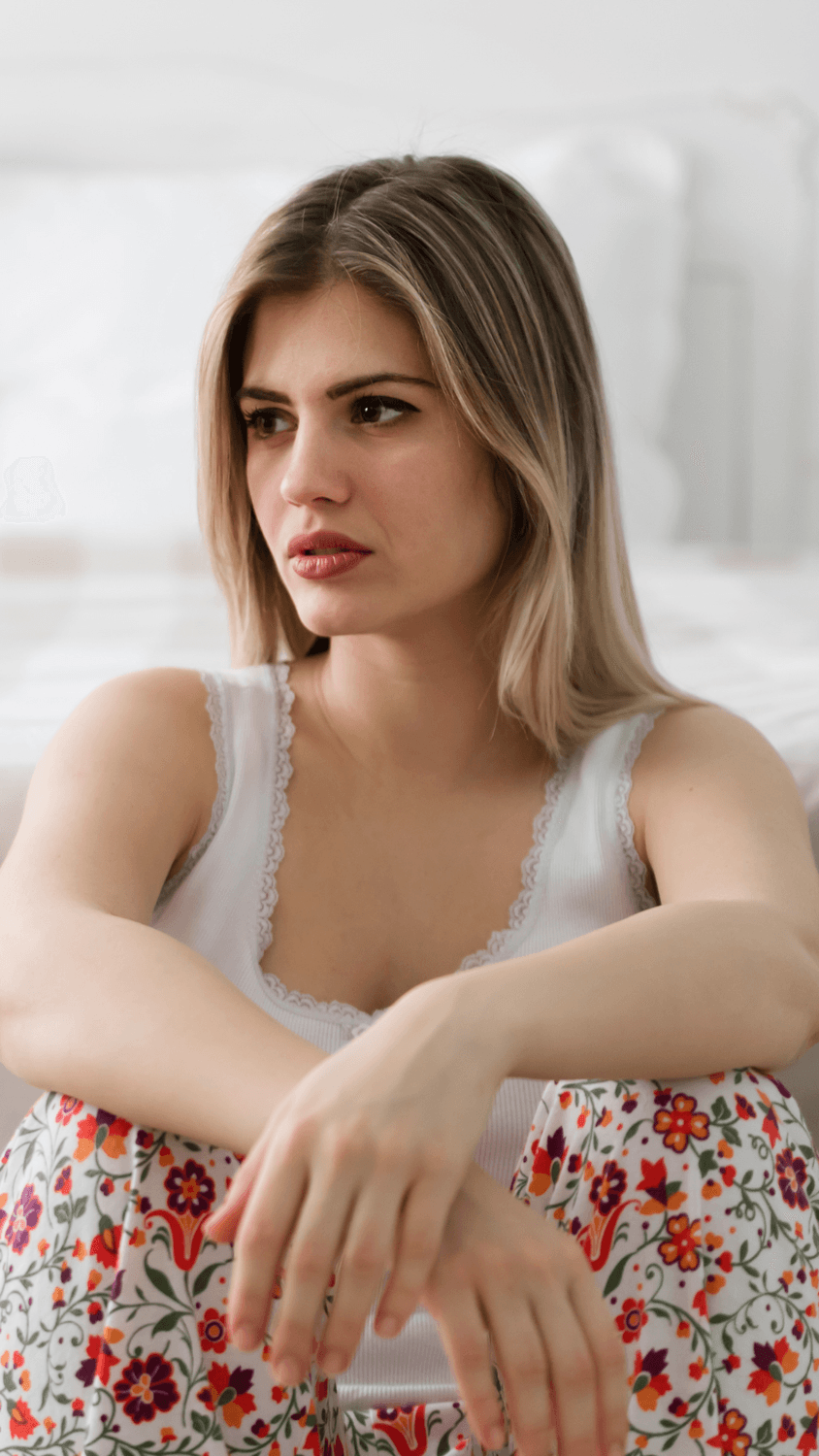 Donna riflessiva