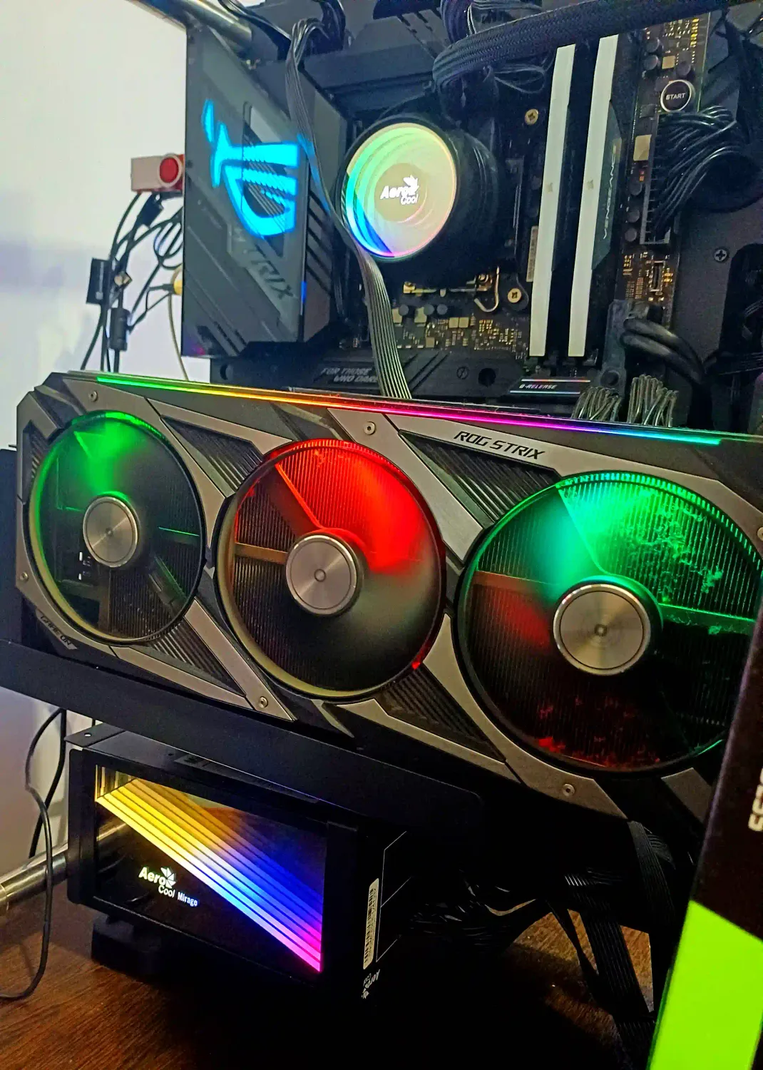 Técnico informático realizando mantenimiento de software y reparación de PC y laptop - Kambig